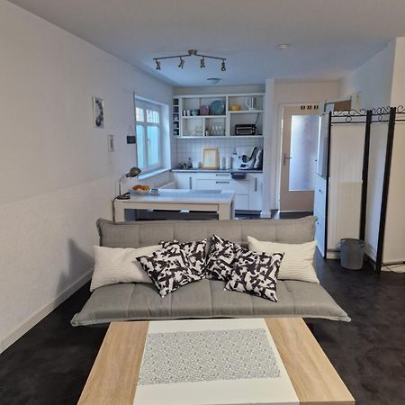 Souterrain-Wohnung Mit Kostenlosem Stellplatz Λειψία Εξωτερικό φωτογραφία