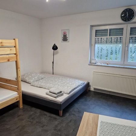 Souterrain-Wohnung Mit Kostenlosem Stellplatz Λειψία Εξωτερικό φωτογραφία