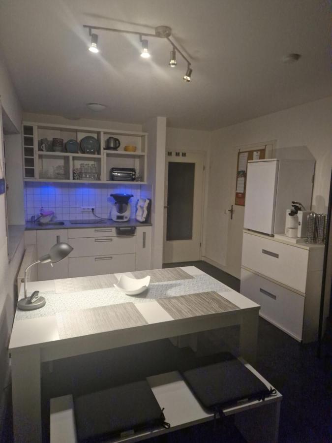 Souterrain-Wohnung Mit Kostenlosem Stellplatz Λειψία Εξωτερικό φωτογραφία